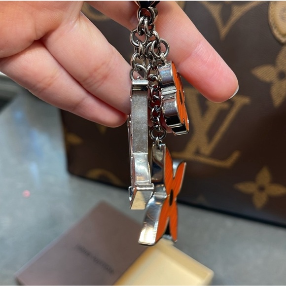 Louis Vuitton Floral Orange Epi Bag Charm Key Holder EUC - Picture 6 of 6